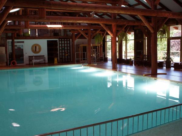 Basen (po sąsiedzku w ośrodku Max)
50 m