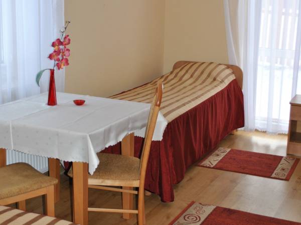 Krasnobród.
Pokój dla trzech osób na parterze.