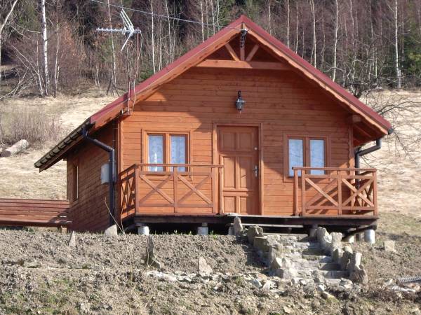 Domek letniskowy ,,Rączy Jeleń" wiosną.