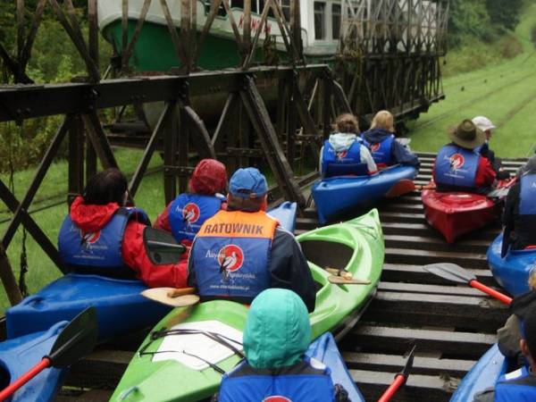 kajakiem i rowerem po trawie kanał Elbląski. Nasze wycieczki.