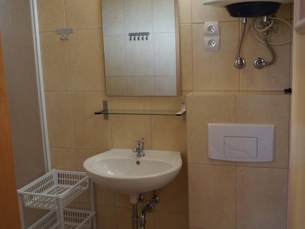 łazienka w małym domku