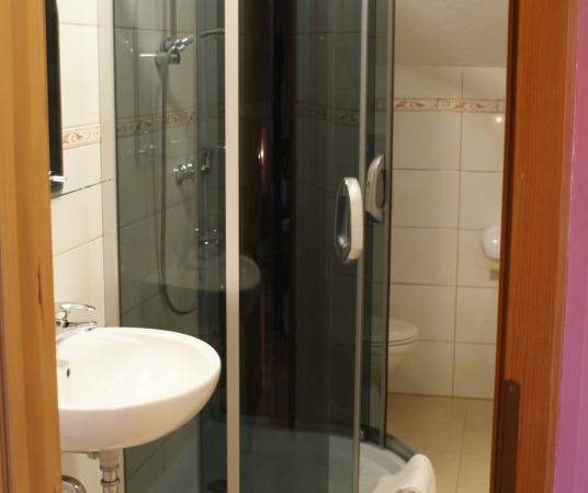 łazienka z pokoju czteroosobowym