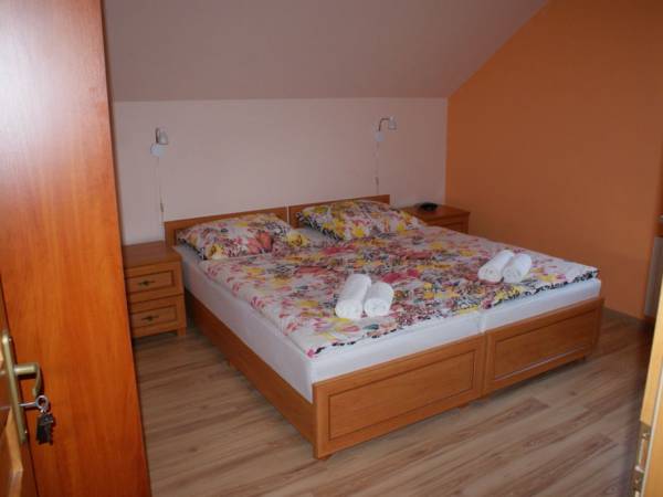 pokój dwuosobowy z możliwością rozdzielenia łóżek