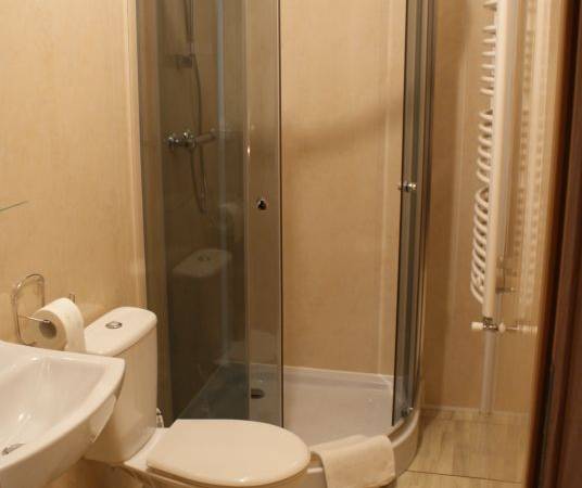 Łazienka w pokoju dwuosobowym