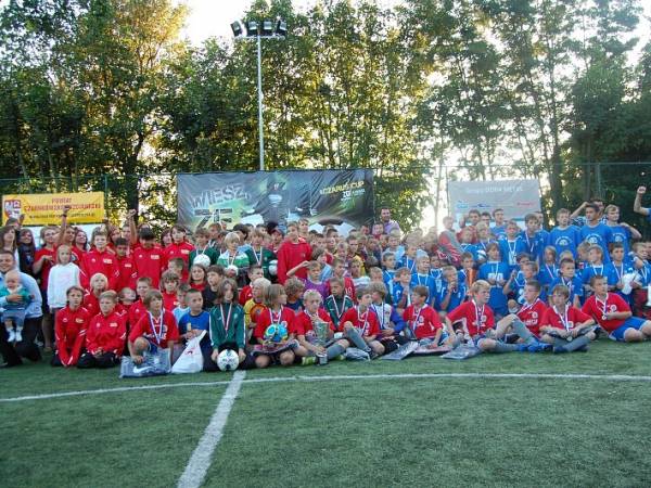 Boisko wielofunkcyjne orlik położone tuż przy polach namiotowych jest idealnym miejscem na spędzenie aktywnego wypoczynku. Codziennie przyciąga mnóstwo dzieci, młodzieży oraz dorosłych. Boisko jest dostępne za darmo dla mieszkańców i wczasowiczów.