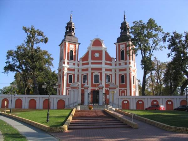 Gmina Lubasz położona na skraju Puszczy Noteckiej należy do jednego z najbardziej malowniczych regionów Wielkopolski. Jej atuty, to przyrodnicza różnorodność, obecność obiektów zabytkowych takich jak Wiatrak w Dębem , Sanktuarium NNMP i wiele innych.