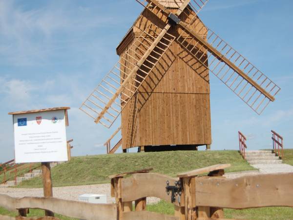 Zabytkowy wiatrak - Dębe