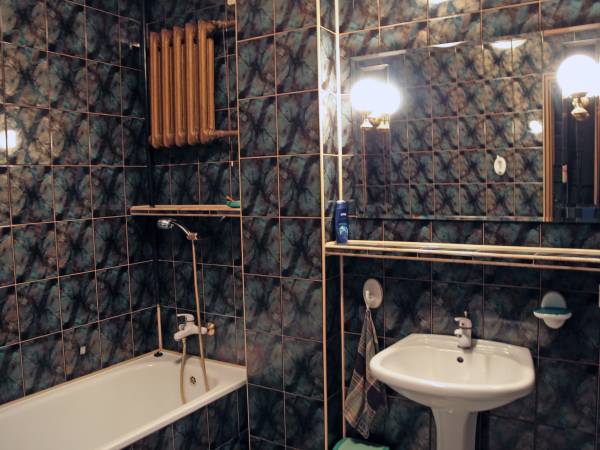 jedna z czterech łazienek