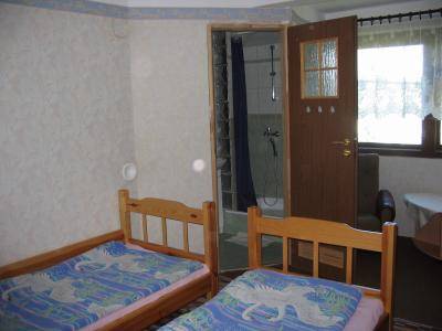 Pokój z łazienką dla max 4 osób.