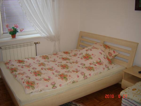 Duże łóżko sypialniane