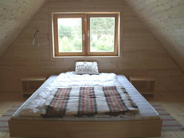 mniejsza sypialnia na górze