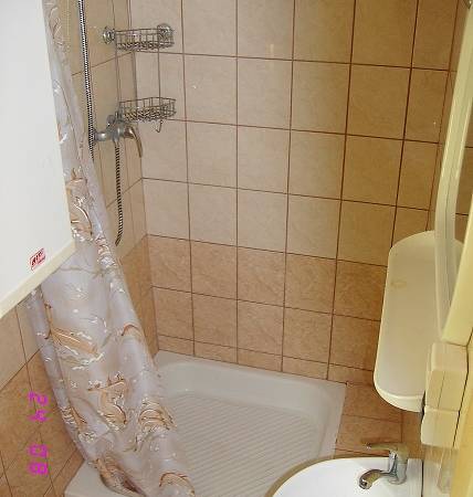 węzeł sanitarny z natryskiem