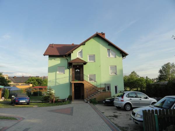 front domu plus parking :)