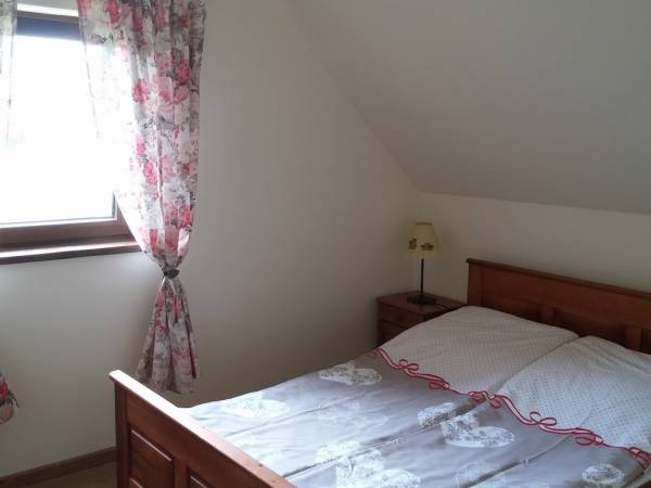 Pokój na piętrze /po prawej stronie/