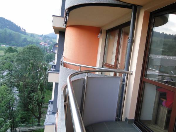 2 balkony typu loggia