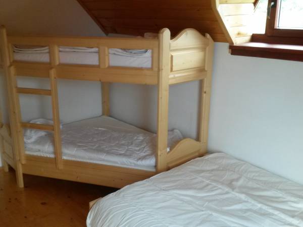 2 Pokój sypialny na piętrze w domu środkowym