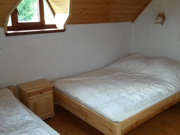 3 Pokój na piętrze w domu środkowym