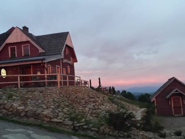 Wejście - od strony głównego szlaku na Wielką Sowę