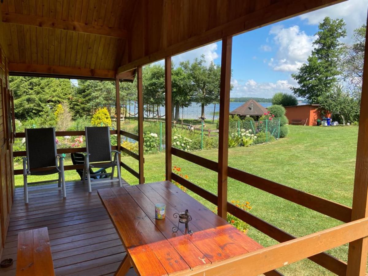 DOMKI LETNISKOWE NAD JEZIOREM NA MAZURACH 