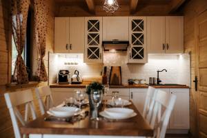 Chaty Skwirutowe Wzgórze - Domki Całoroczne 