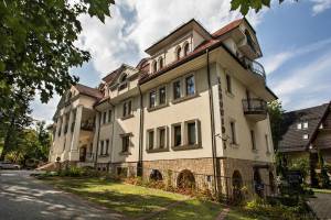 Apartament 90m dla 6----8 osób, basen, internet, parking w Centrum.