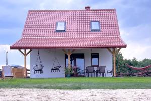 Domki nad jeziorem z banią i jacuzzi