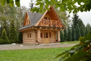 Szałas nad potokiem