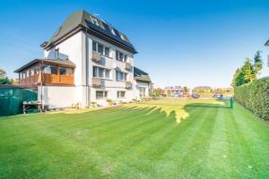 Pod zielonym daszkiem