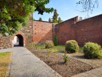 Miejskie mury obronne w Byczynie