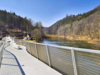 Kładka dla pieszych nad Jeziorem Bystrzyckim