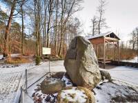 Pomnik 16 południka we wschodniej części Chłopów