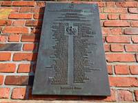 Pomnik i tablice upamiętniające historię miasta Lubin