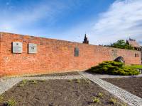 Pomnik i tablice upamiętniające historię miasta Lubin