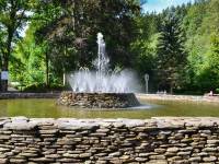 Kolorowa fontanna w Dusznikach-Zdroju