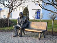 Ławeczka Gustawa Holoubka