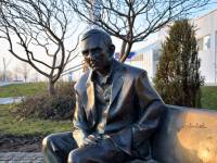 Ławeczka Gustawa Holoubka