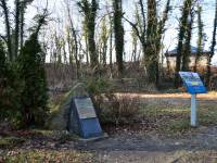 Tablica upamiętniająca hotel Kurhaus w Dziwnowie