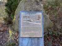 Tablica upamiętniająca hotel Kurhaus w Dziwnowie