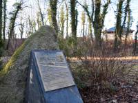 Tablica upamiętniająca hotel Kurhaus w Dziwnowie