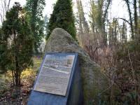 Tablica upamiętniająca hotel Kurhaus w Dziwnowie