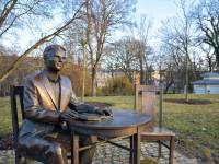 Stoliczek Krzysztofa Kolbergera w Międzyzdrojach