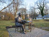 Stoliczek Krzysztofa Kolbergera w Międzyzdrojach