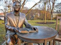 Stoliczek Krzysztofa Kolbergera w Międzyzdrojach