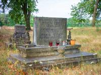  Cmentarz wojenny w Młodziejowie