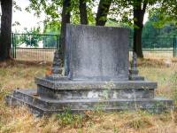  Cmentarz wojenny w Młodziejowie