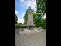 Pomnik ku czci żołnierzy, którzy walczyli o Wolną Polskę - Piaski