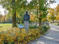 Galeria pomników kompozytorów i wirtuozów w Parku Jana Kochanowskiego