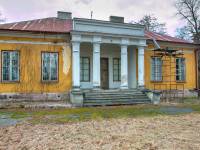 Zabytkowy dwór dworski w Klonownicy Plac