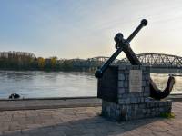  Kotwica - Pomnik Oficerskiej Szkoły Marynarki Wojennej w Toruniu