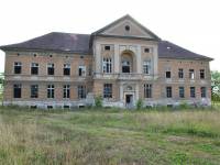 Ruiny neoklasycystycznego pałacu